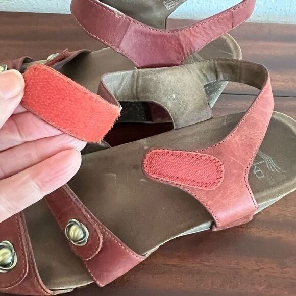 Dansko Savannah Cork Wedge Sandals. Size 40 (9.5/10). Good Condition. - Picture 6 of 12